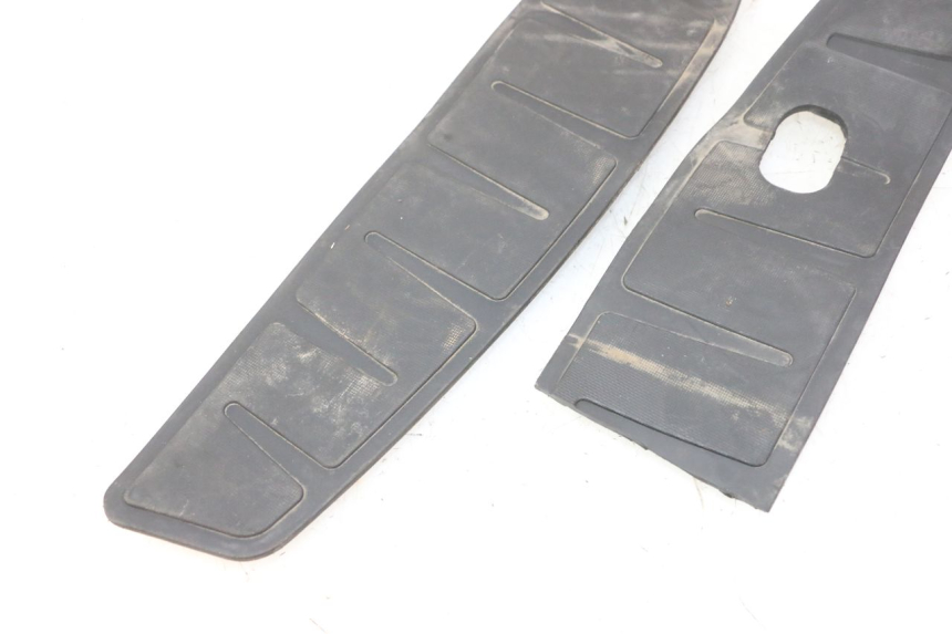 photo de VOETSTEPOKMAT PIAGGIO MP3 RL 250 (2006 - 2010) - Zoom op gebruiksstaat