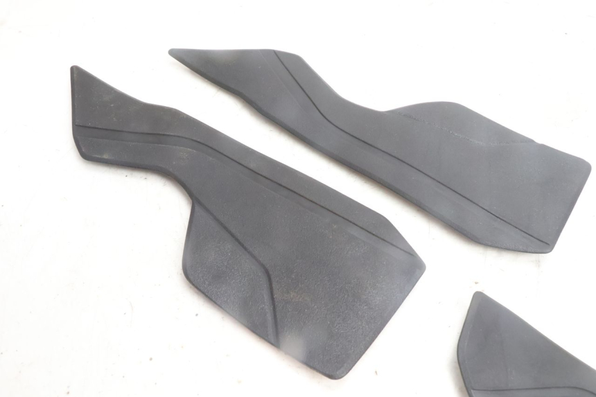 photo de VOETSTEUNMAT YAMAHA N-MAX NMAX 125 (2021 - 2024) - Detail van het onderdeel