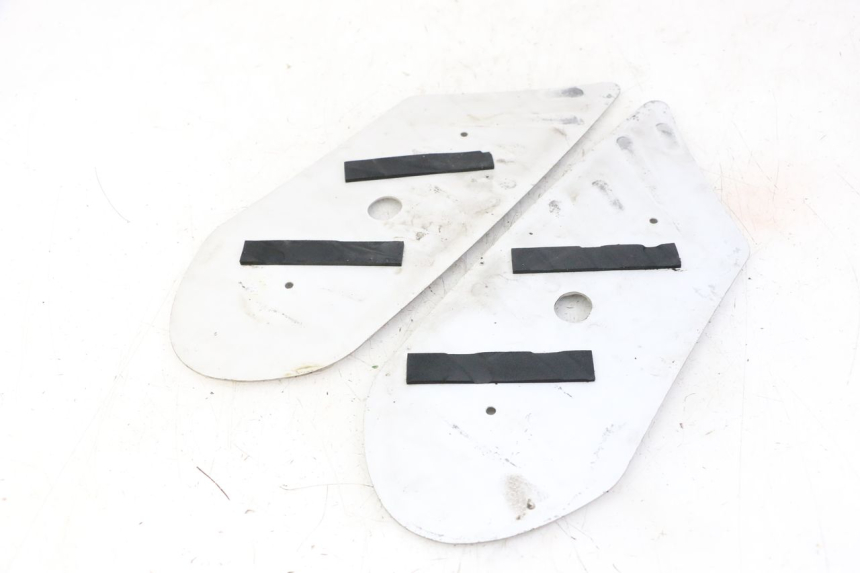 photo de VOETSTEUNMATTEN PEUGEOT KISBEE 4T 50 (2018 - 2022) - Detail van het onderdeel