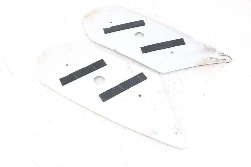 photo de VOETSTEUNMATTEN PEUGEOT KISBEE 4T 50 (2018 - 2022) - Detail van het onderdeel