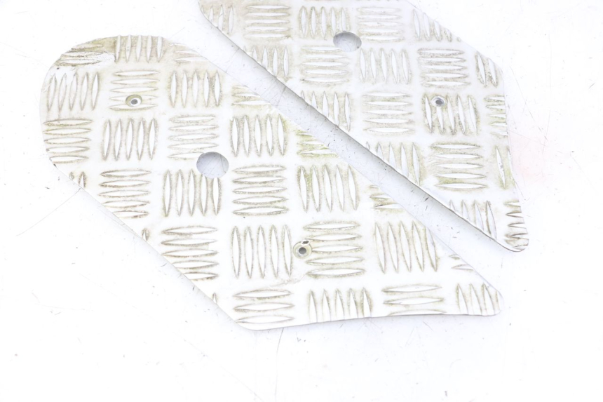 photo de VOETSTEUNMATTEN PEUGEOT KISBEE 4T 50 (2018 - 2022) - Zoom op gebruiksstaat