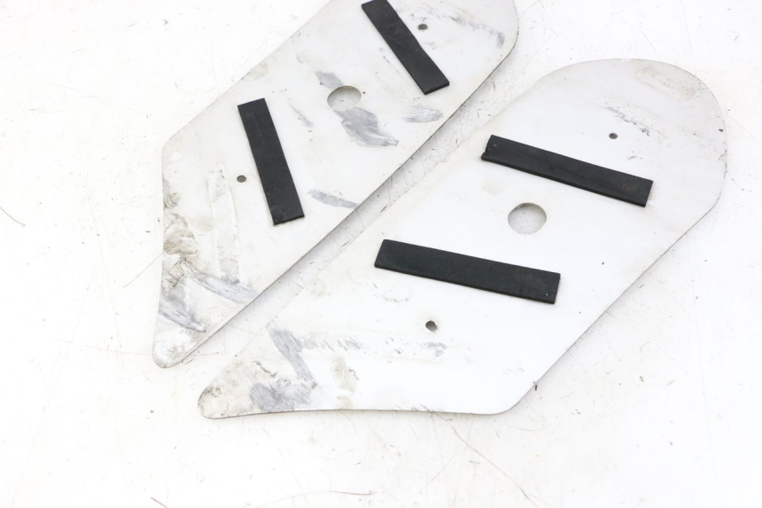 photo de VOETSTEUNMATTEN PEUGEOT KISBEE 4T 50 (2018 - 2022) - Detail van het onderdeel