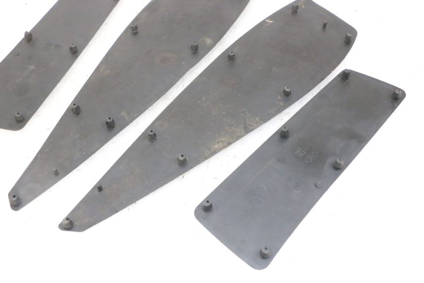 photo de VOETSTEPPENMAT PEUGEOT SATELIS 125 (2013 - 2018) - Detail van het onderdeel