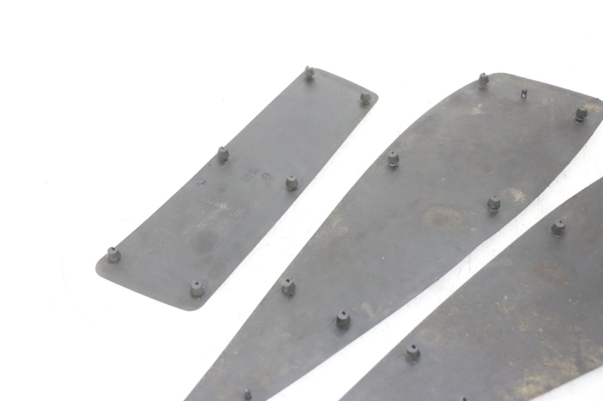 photo de VOETSTEPPENMAT PEUGEOT SATELIS 125 (2013 - 2018) - Zoom op gebruiksstaat