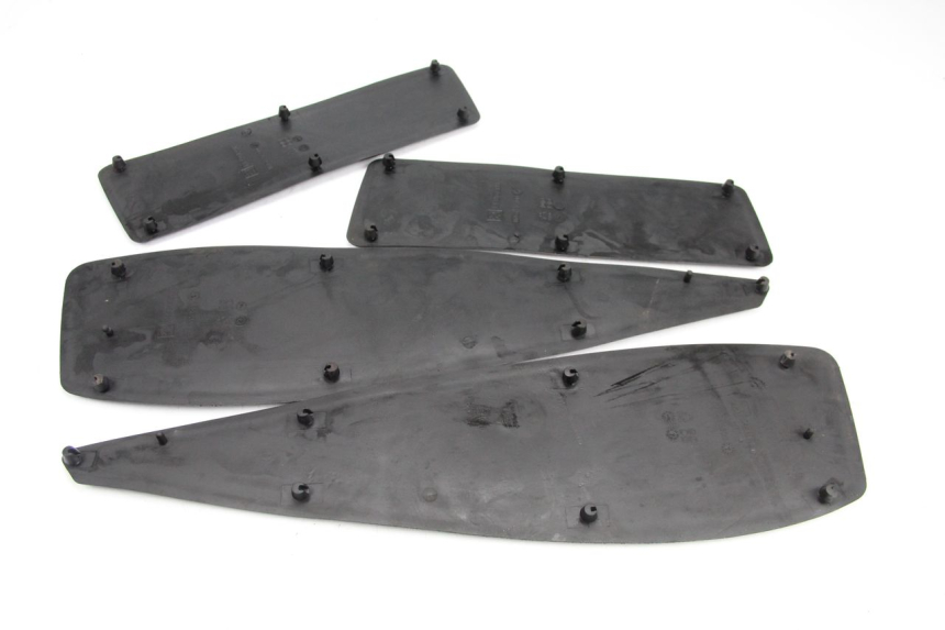 photo de VOETSTEPPENMAT PEUGEOT SATELIS 125 (2013 - 2018) - Detail van het onderdeel