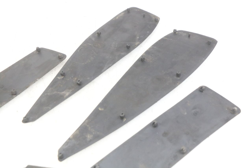 photo de VOETSTEUNMATTEN PEUGEOT SATELIS 125 (2006 - 2009) - Detail van het onderdeel