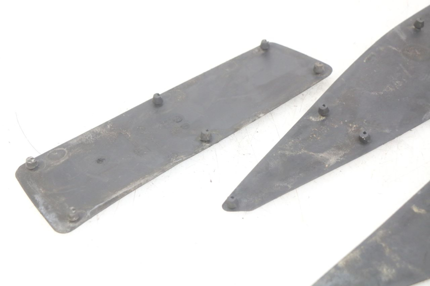 photo de VOETSTEUNMATTEN PEUGEOT SATELIS 125 (2006 - 2009) - Zoom op gebruiksstaat