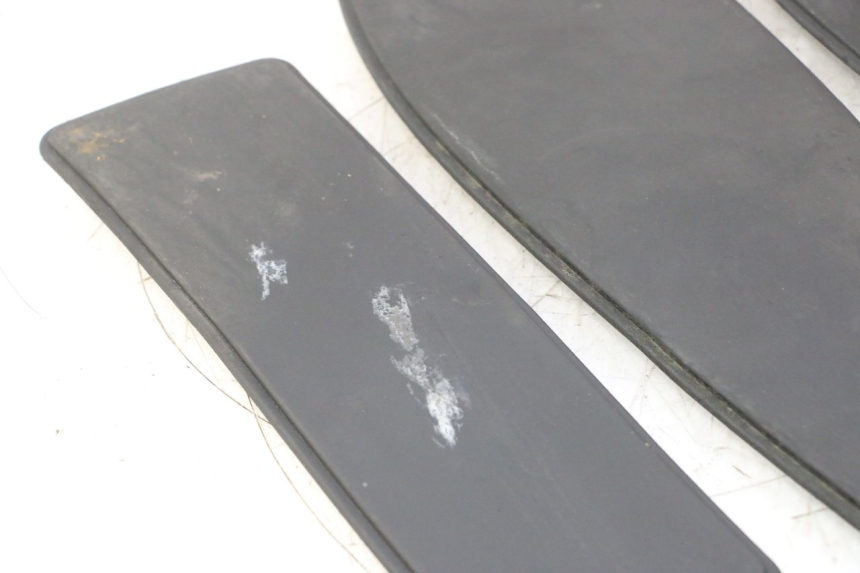 photo de VOETSTEUNMATTEN PEUGEOT SATELIS 125 (2006 - 2009) - Detail van het onderdeel