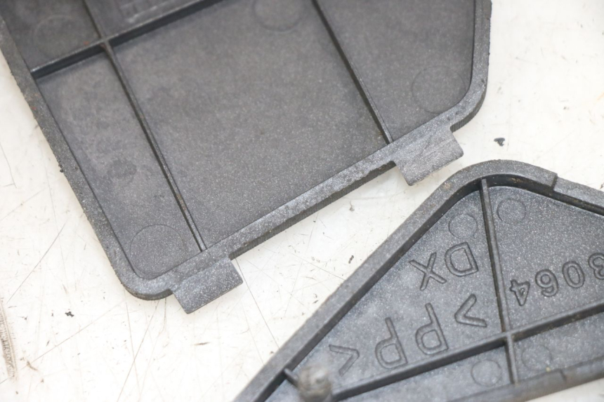 photo de VOETSTEUNMATTEN APRILIA SR 2T 50 (2012 - 2017) - Zoom op gebruiksstaat