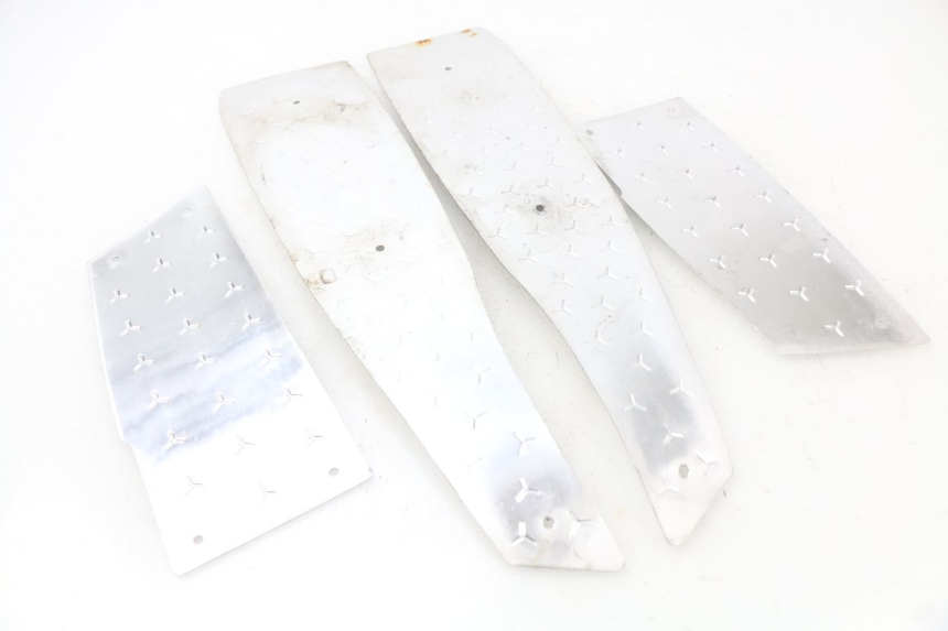 photo de VOETSTEPPENMATTEN RAZZO STEED 125 (2012 - 2018) - Detail van het onderdeel