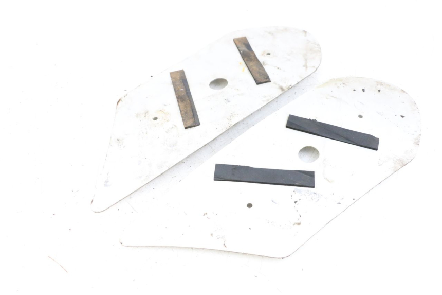 photo de VOETSTEPPENMAT PEUGEOT STREETZONE 2T 50 (2014 - 2019) - Detail van het onderdeel