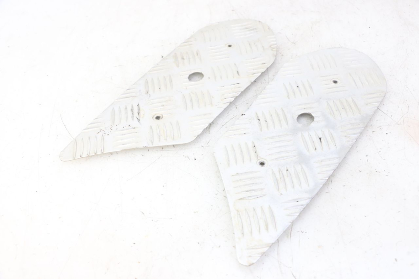 photo de VOETSTEPPENMATTEN PEUGEOT STREETZONE I NAKED 2T 50 (2018 - 2020) - Zoom op gebruiksstaat