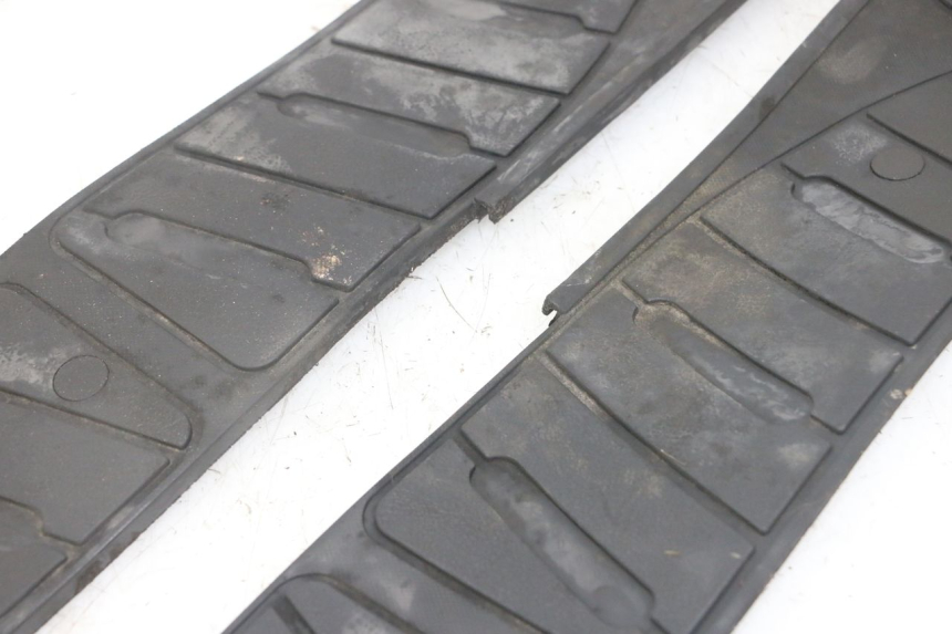 photo de VOETSTEUNMATTEN PIAGGIO SUPER LX 125 (2000 - 2003) - Bevestigingspunten