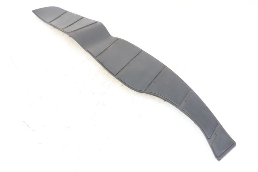 photo de VOETSTEUNMATTEN SUZUKI BURGMAN 125 (2018 - 2021) - Detail van het onderdeel