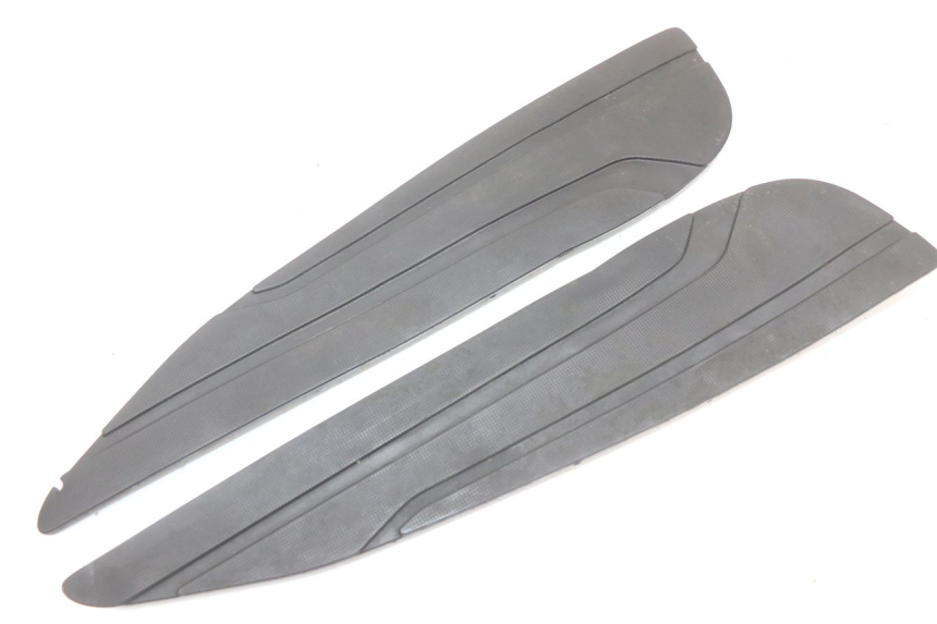 photo de VOETSTEUNMATTEN YAMAHA X-MAX XMAX 125 (2010 - 2013) - Detail van het onderdeel