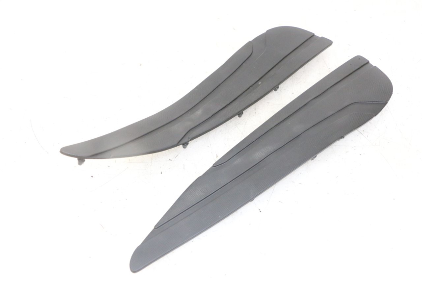 photo de VOETSTEUNMATTEN YAMAHA X-MAX XMAX 125 (2010 - 2013) - Detail van het onderdeel