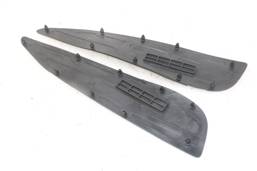 photo de VOETSTEUNMATTEN YAMAHA X-MAX XMAX 125 (2010 - 2013) - Zoom op gebruiksstaat