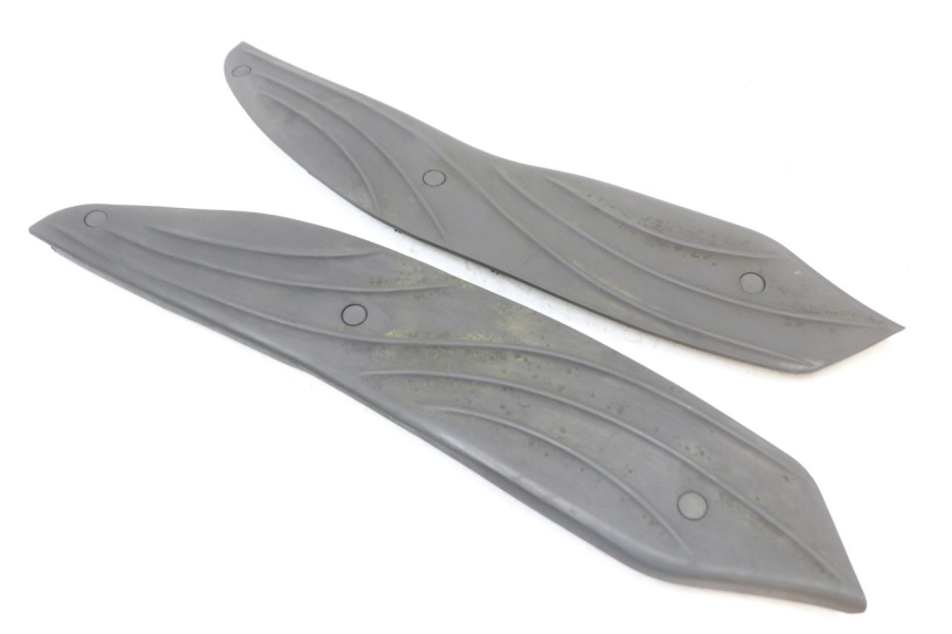 photo de VOETSTEPPENMAT PIAGGIO X10 125 (2012 - 2017) - Detail van het onderdeel