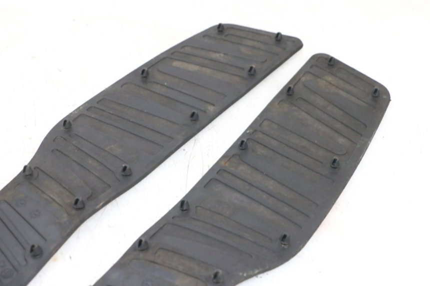 photo de VOETSTEPPENMAT PIAGGIO X8 125 (2004 - 2007) - Zoom op gebruiksstaat