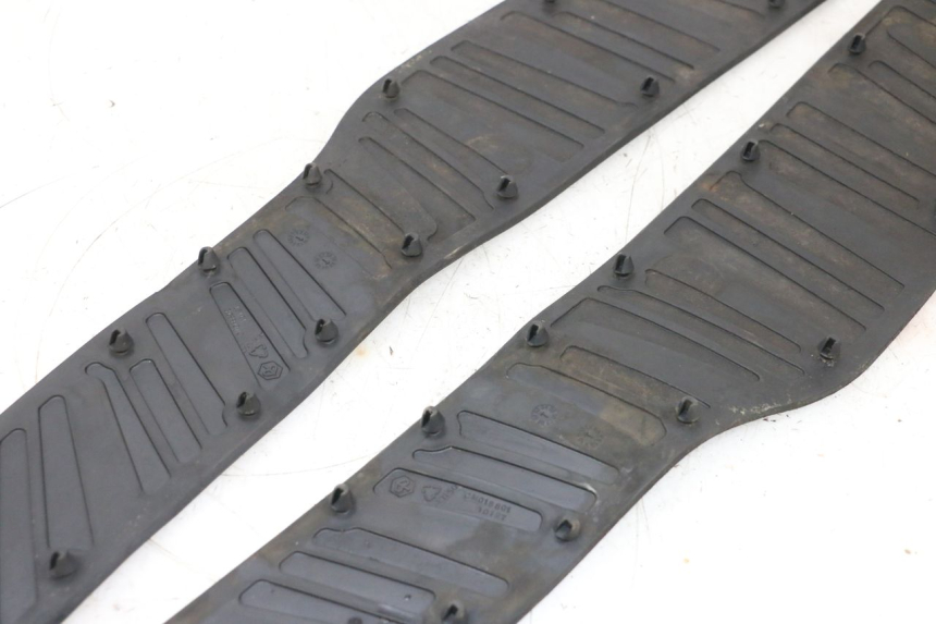 photo de VOETSTEPPENMAT PIAGGIO X8 125 (2004 - 2007) - Andere kijkhoek