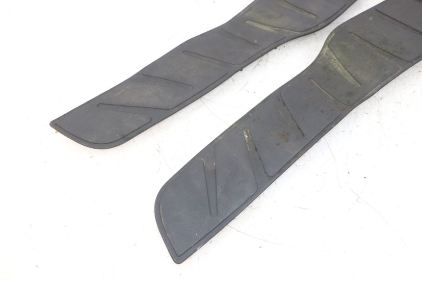 photo de VOETSTEPPENMAT PIAGGIO X8 125 (2004 - 2007) - Gecontroleerd onderdeel