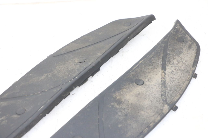 photo de VOETSTEPPENMATTEN PIAGGIO X9 EVOLUTION 125 (2003 - 2007) - Staat van het oppervlak