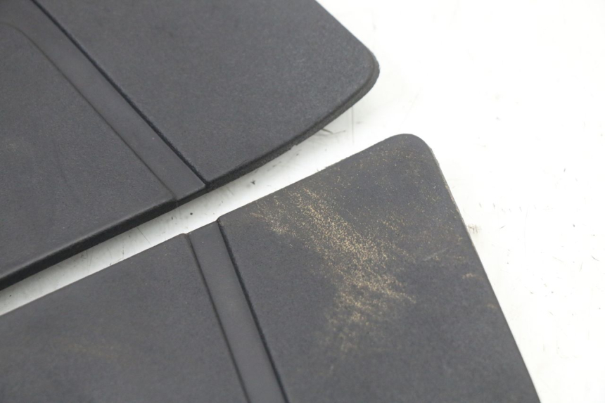 photo de VOETSTEUNMATTEN YAMAHA YP T-MAX TMAX 530 (2017 - 2020) - Zoom op gebruiksstaat