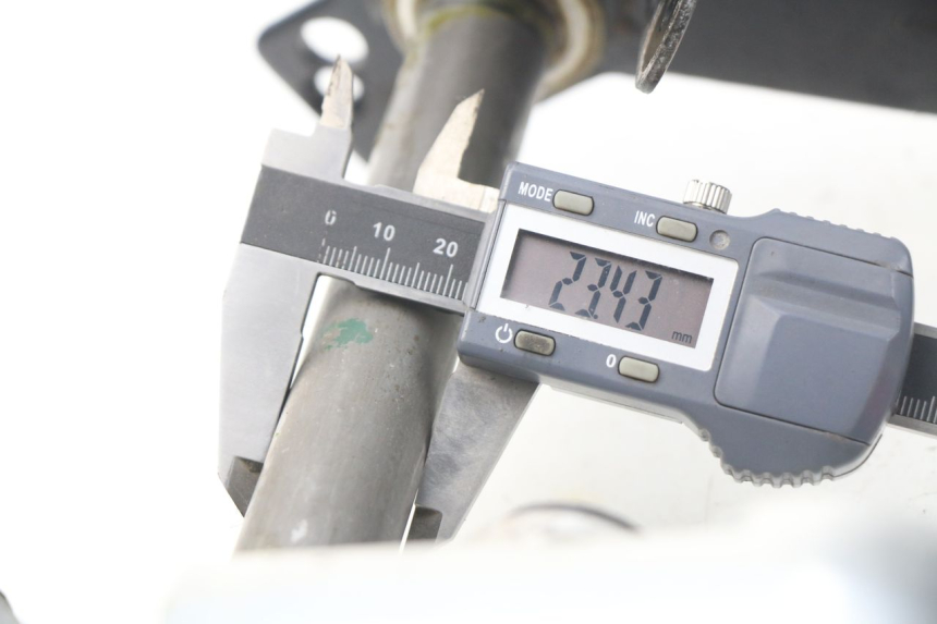 photo de Bovenste vorkkroon HONDA CA REBEL 125 (1995 - 2001) - Detail van het onderdeel