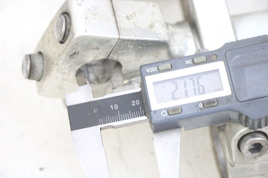 photo de Bovenste vorkkroon HONDA CA REBEL 125 (1995 - 2001) - Detail van het onderdeel