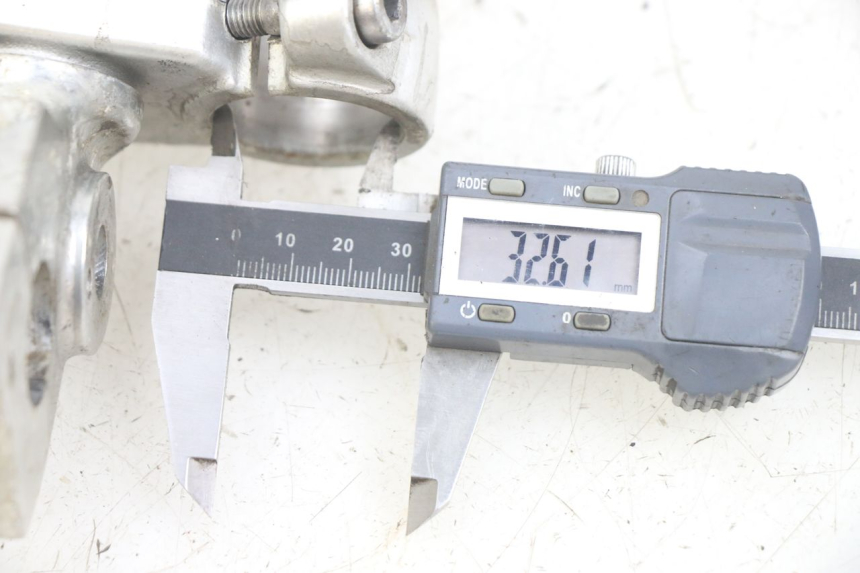 photo de Bovenste vorkkroon HONDA CA REBEL 125 (1995 - 2001) - Zoom op gebruiksstaat