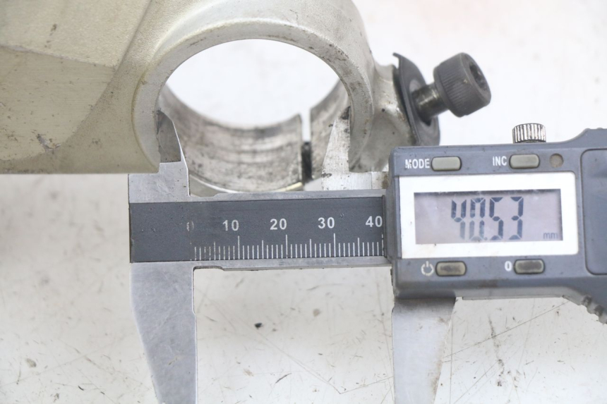 photo de Bovenste vorkkroon HONDA CBR F SC25 1000 (1989 - 1992) - Detail van het onderdeel