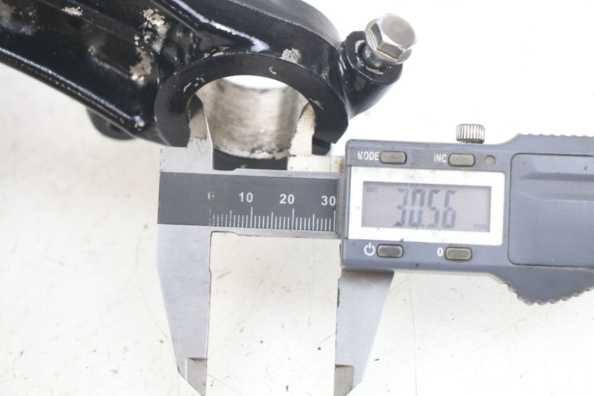 photo de Bovenste vorkkroon HONDA CM 125 (1983 - 2003) - Detail van het onderdeel