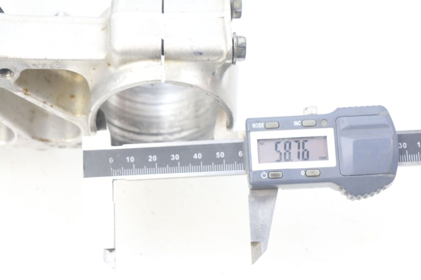 photo de Bovenste vorkbrug HONDA CRF 250 (2016 - 2017) - Zoom op gebruiksstaat