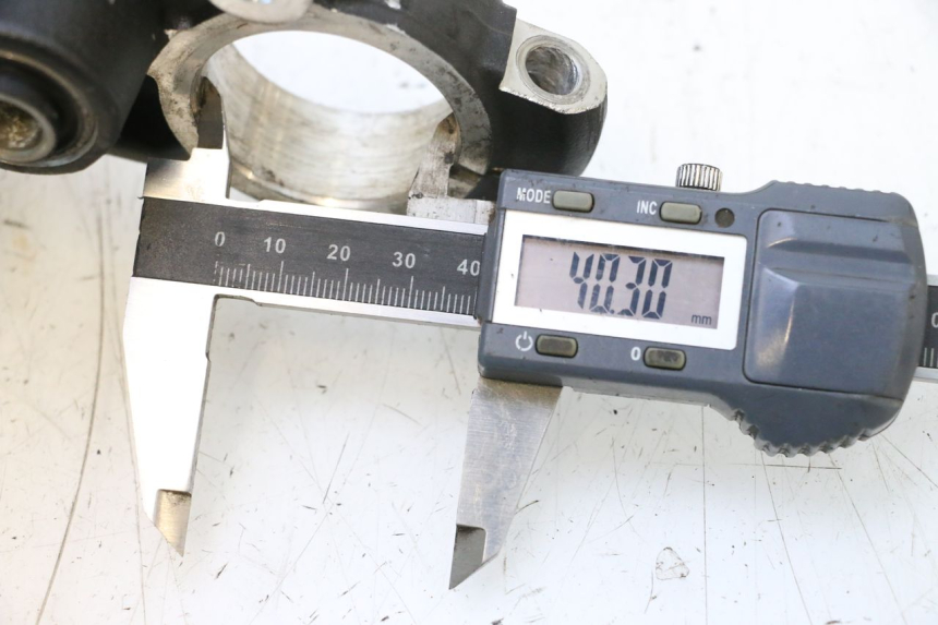 photo de Bovenste vorkklem KAWASAKI ER-6 ER6 F ABS 650 (2012 - 2016) - Detail van het onderdeel