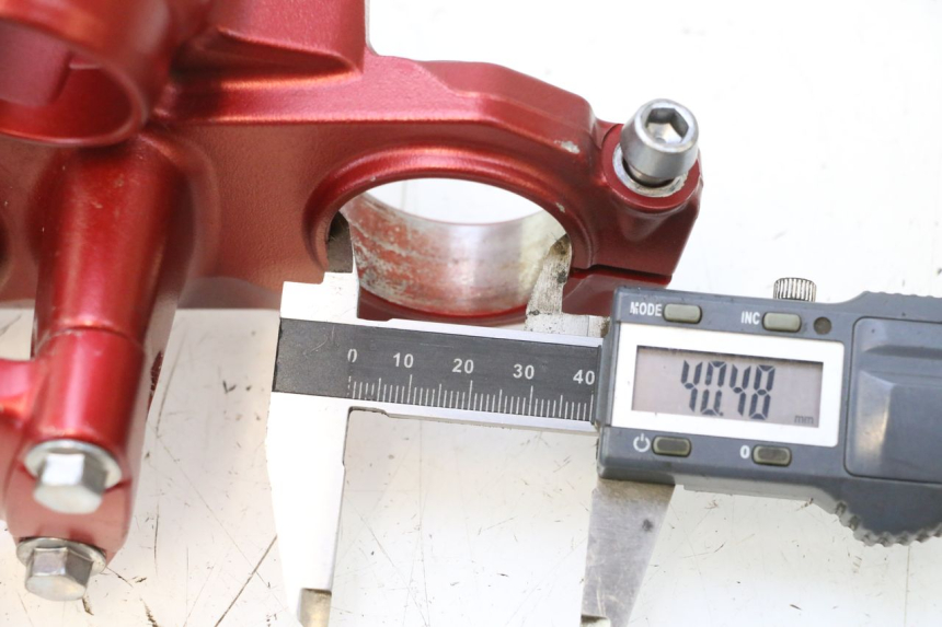 photo de Bovenste vorkklem KAWASAKI ER-6 ER6 N 650 (2005 - 2009) - Detail van het onderdeel