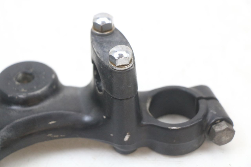 photo de Bovenste vorkkroon SUZUKI GN 125 (1997 - 2000) - Bevestigingspunten