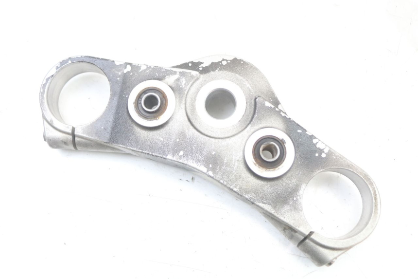 photo de Bovenste vorkkroon SUZUKI GSR 750 (2011 - 2017) - Detail van het onderdeel