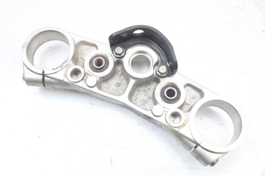 photo de Bovenste vorkkroon SUZUKI GSR 750 (2011 - 2017) - Bevestigingspunten