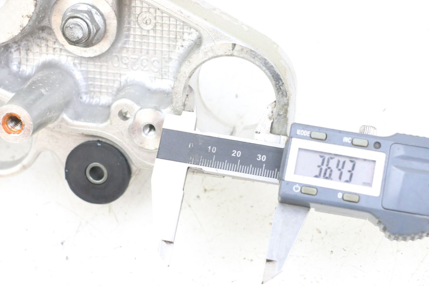 photo de Bovenste vorkkroon SUZUKI GZ MARAUDER 125 (1998 - 2004) - Detail van het onderdeel