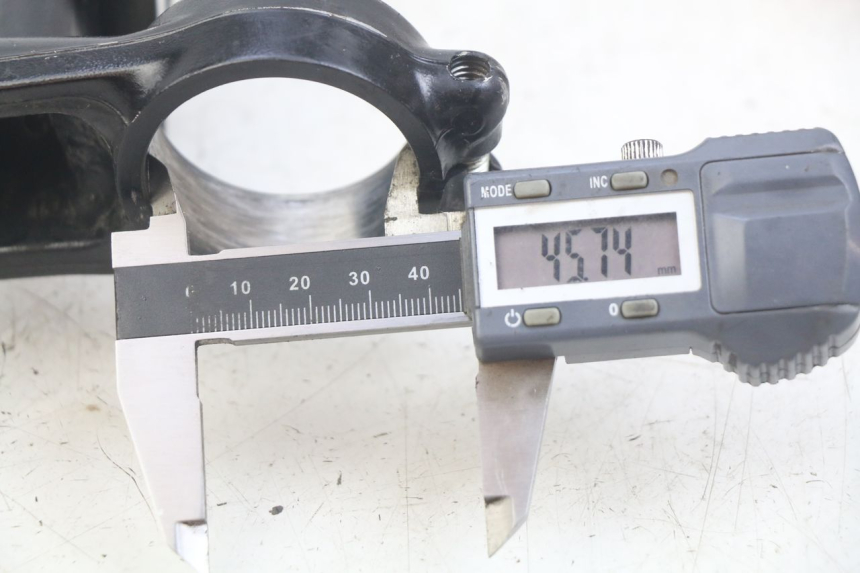 photo de Bovenste vorkkroon KAWASAKI KX 85 (2001 - 2013) - Detail van het onderdeel