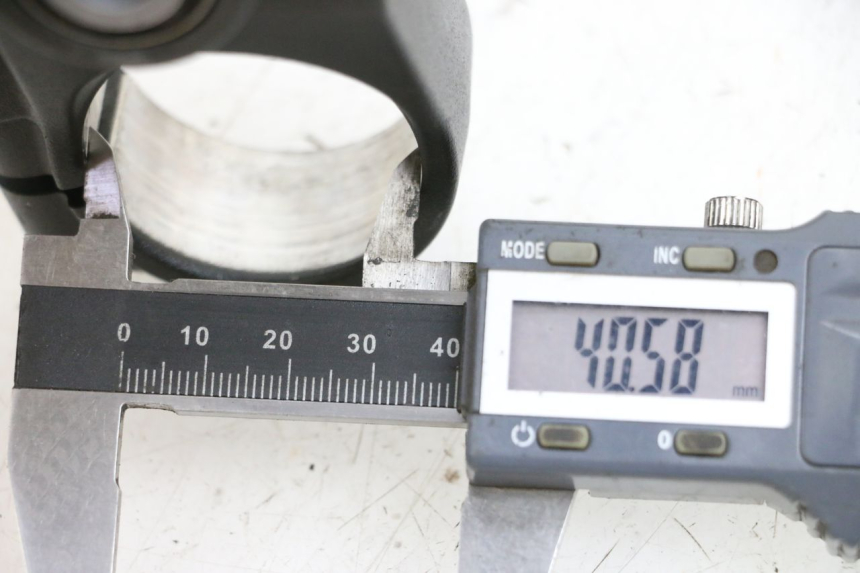 photo de Bovenste vorkbrug YAMAHA MT-07 MT07 ABS 700 (2018 - 2020) - Detail van het onderdeel