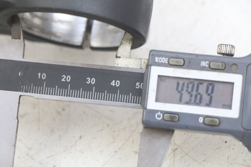 photo de Bovenste vorkkroon YAMAHA MT ABS 125 (2014 - 2018) - Zoom op gebruiksstaat