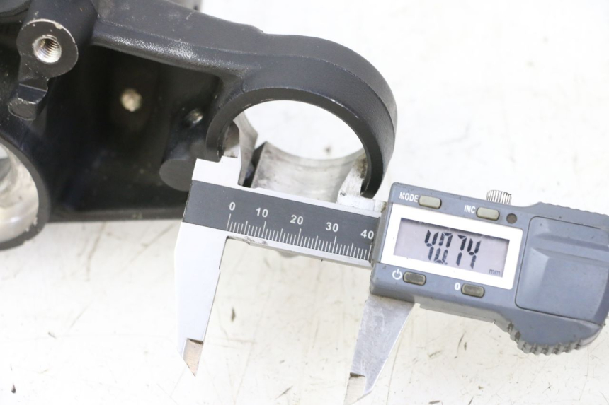 photo de Bovenste vorkkroon HONDA NTV DEAUVILLE 650 (2001 - 2006) - Detail van het onderdeel