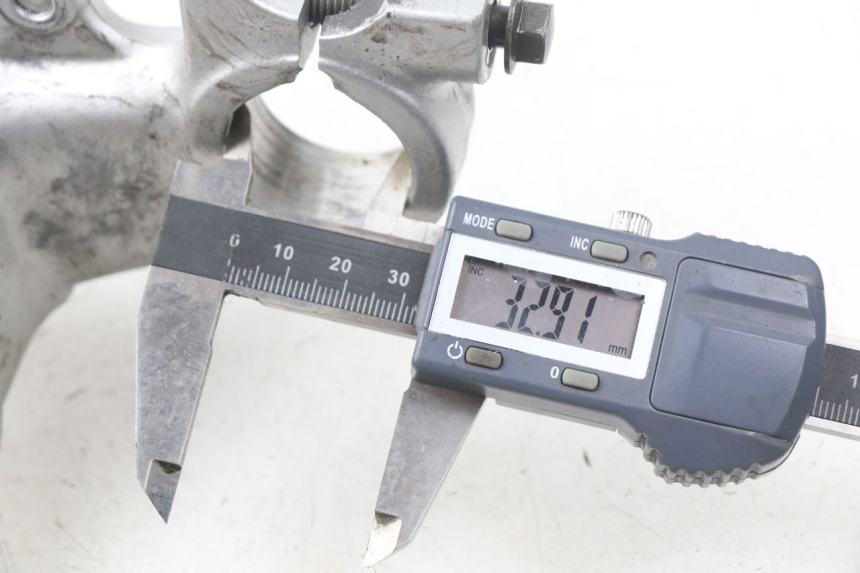 photo de Bovenste vorkkroon YAMAHA TW 125 (1998 - 2002) - Detail van het onderdeel