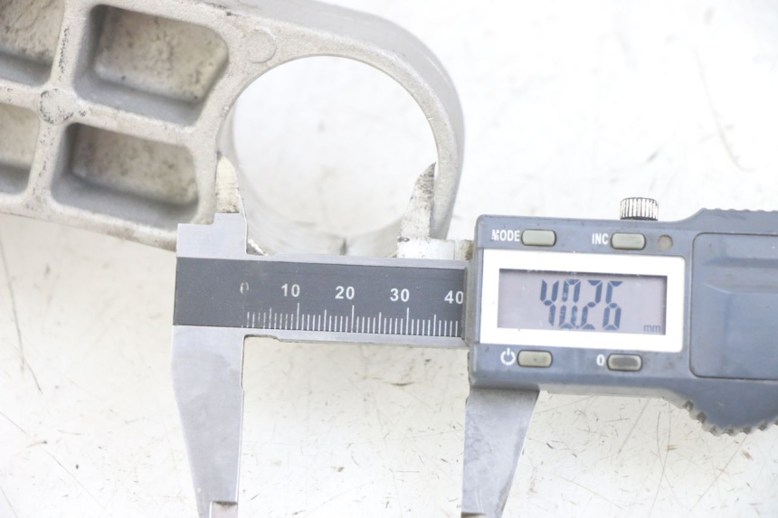 photo de Bovenste vorkbrug KYMCO X-CITING XCITING 400 (2014 - 2018) - Zoom op gebruiksstaat