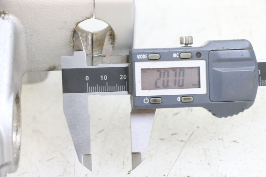 photo de Bovenste vorkbrug HONDA XLV VARADERO 125 (2000 - 2006) - Detail van het onderdeel