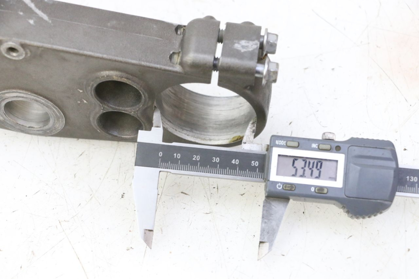 photo de Bovenste vorkkroon YAMAHA YZ-F YZF 250 (2014 - 2018) - Detail van het onderdeel