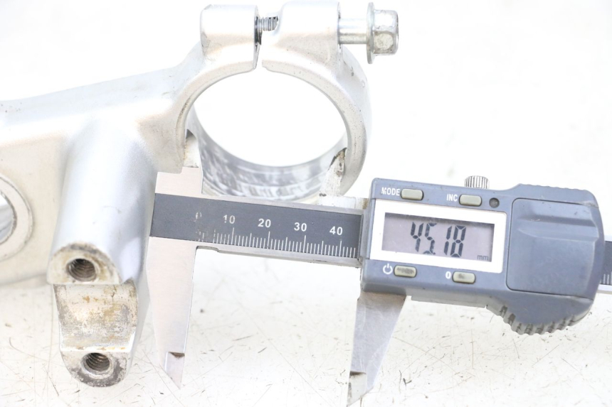 photo de Bovenste vorkkroon YAMAHA YZ 85 (2002 - 2018) - Detail van het onderdeel