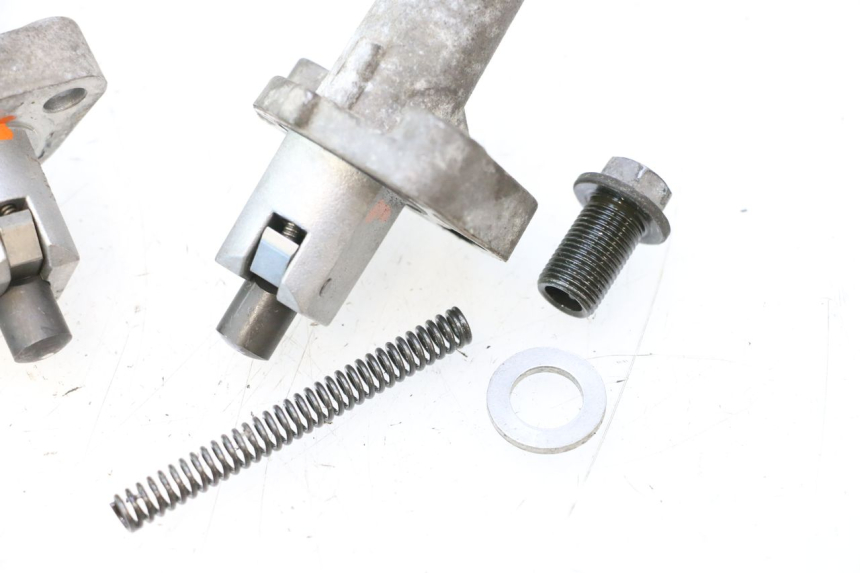 photo de DISTRIBUTIEKETTINGSPANNER SUZUKI SV S 650 (2003 - 2009) - Bevestigingspunten