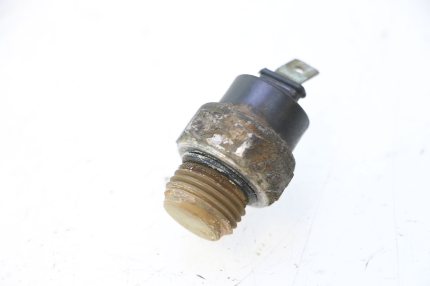 photo de THERMISCHAKELAAR HONDA FES PANTHEON 2T 125 (1998 - 2002) - Detail van het onderdeel